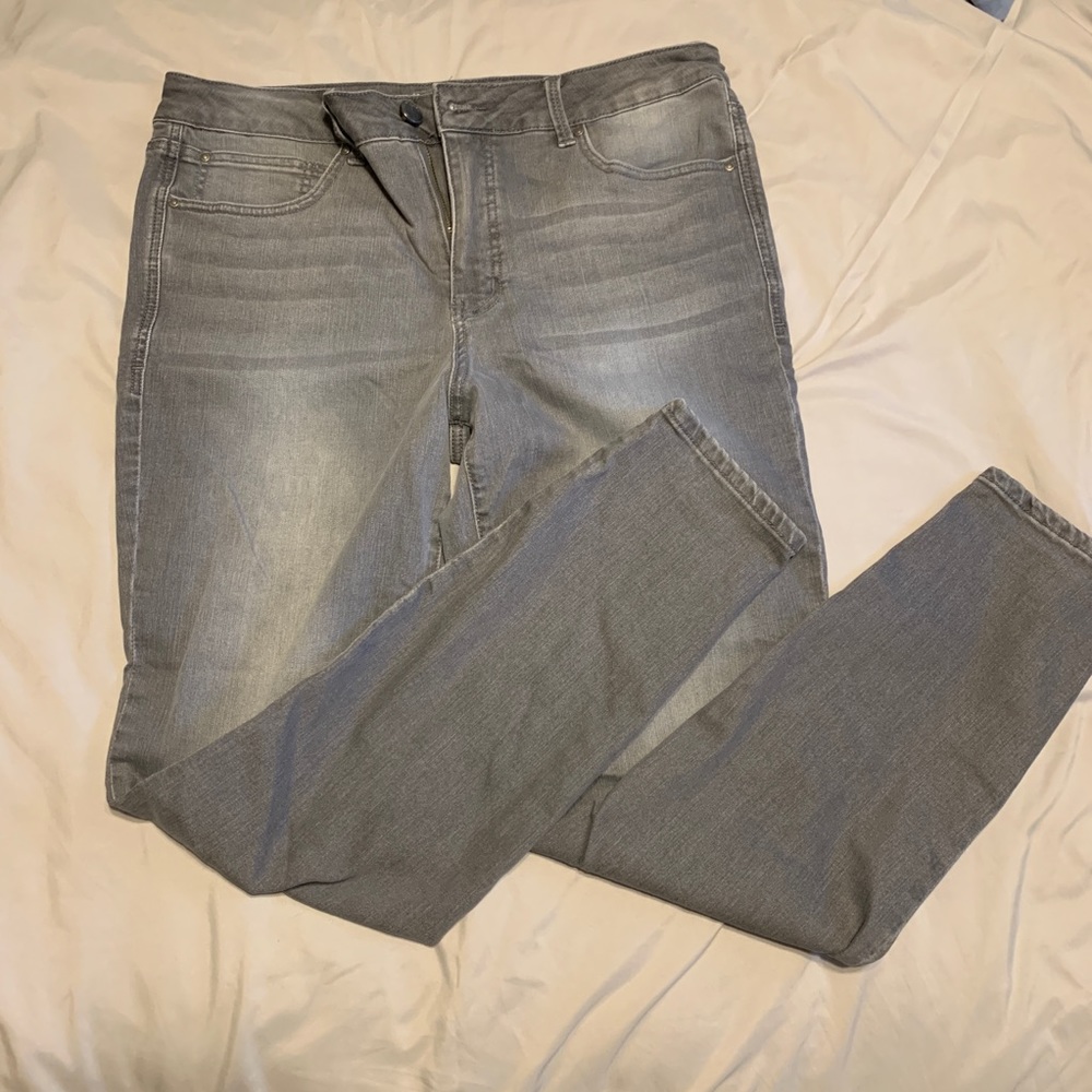 Maurices Ever-Flex Skinny Jeans in Gray, Size 16
